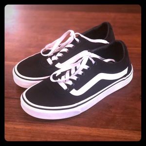 VANS - Black Canvas Women’s Size 7
